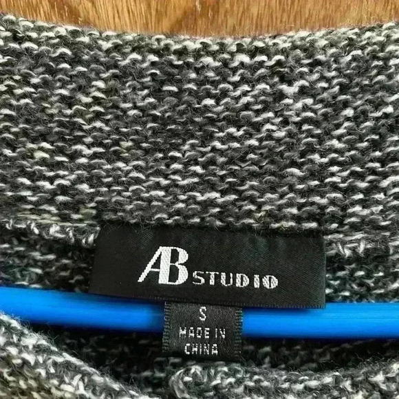 Women AB Studio 3/4 Wide Sleeves Gray Casual  Work Cardigan Button Sweater Sz S - Picture 3 of 11